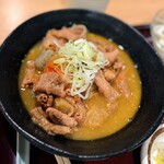 らー麺 畑 - こちらは臭みを感じるもので……(´；ω；`)こめのすけのもつにまた会いたい
