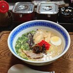 ふくちゃん - 「とんこつラーメン」530円（紅生姜、辛子高菜、豆板醤、すり胡麻はサービス）