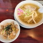 中村屋 - 料理写真:「らーめん」770円税込み♫、「チャーシュー丼」350円税込み♫