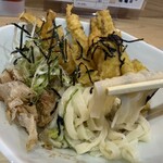 うどんびより - 料理写真:モチモチの平打ち麺
