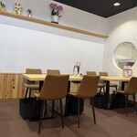 うどんびより - 清潔な店内