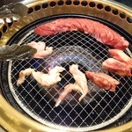 Yakiniku Yasan - 2015年2月　石焼→金網に変更されました。