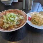 麺屋 暁 - 料理写真:牛骨チャーシュー麺と半チャー