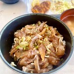 えびせい - 自家製アジの漬け丼は未体験の美味さでした！これに卵の黄身も良いね！