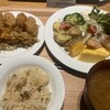 広島ワシントンホテル - 料理写真:手前のご飯は牡蠣釜飯