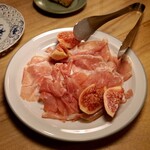 港の食卓 メサ - 生ハムといちじくの前菜