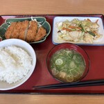 新倉敷食堂 - 料理写真:とんかつ　イカキャベツ炒め