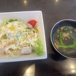 レストラン いち - まずはサラダと熱々の野菜スープ