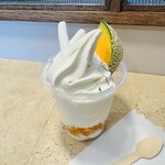 アディクト オ シュクル - 山一ファームの完熟メロンソフトパフェ　814円