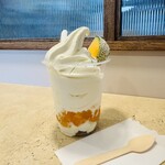 アディクト オ シュクル - 山一ファームの完熟メロンソフトパフェ　814円