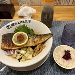 鯖の上にも三年 - 