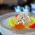 天神華都飯店 - 料理写真:上には蒸し鶏、冷製クラゲ、胡瓜、トマトが盛られています。