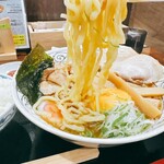 らぁ～麺 まるわ - 加水率高めの手揉み麺
