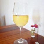Ciliegio - グラス白
      スッキリサッパリ軽くて飲みやすい。