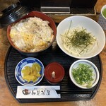 特攻おばさんの店 知覧茶屋 - 親子どんセット(冷うどん) 850円
半熟が苦手なのでしっかり目の火通しでオーダー