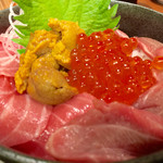 頭肉特選三種丼1,890円