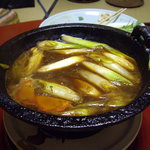 Raku - 葱や椎茸、焼豆腐から煮込み開始。