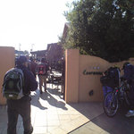 クーロンヌつくば - 異国を思わせる洒落た外観。テラス席もあります