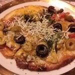 トルティーヤピザ（アンチョビとオリーブ）