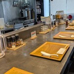 麺処ゆずラボ。 - 店内(カウンター席)