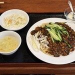 中国家常菜 祥龍房 - Day1 : ■ジャージャー麺（熱い麺） ¥800