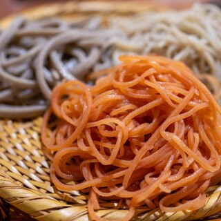 手打ち蕎麦 雷鳥 - 料理写真:2026.6 三色そば（1,320円）トマト、せいろ、田舎
