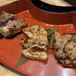 伏水89丁目食堂 - 伏見焼き。香ばしく滋味深く鶏、豚、牛がいっぺんに楽しめる。これはオススメ。