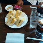 カフェメルカード - アイスコーヒーは生クリームの乗ったウインナー。甘くて美味しい^^  しかしそれ以上にたまごサンドが絶品！一つ一つが食べやすい大きさでとろふわ卵を口溶けの良いパンで挟んだ素晴らしい一品でした！