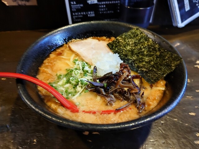 Yamaarashi Kurotora - Tanukikoji/Ramen | Tabelog