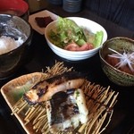 Sousaku Izakaya Tatsuki - 漬けの魚と小鉢の定食¥700  鰆の味噌漬けと、さごしの桜味噌漬け…
      