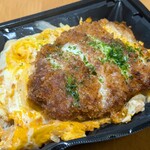 コモディイイダ - 料理写真:惣菜コーナーのお弁当、カツ丼。スーパーマーケットグルメ。