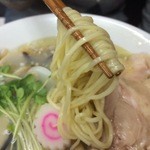 ふくろう - ざっくりとした食感の中細ストレート麺は自家製麺！！