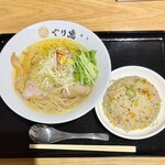 麺処 ぐり虎 - 料理写真:鶏塩と半チャーハンセット
