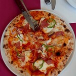 リストランテ・イタリアーノ・ロ・スティヴァーレ - 料理写真:釜で焼いたカプリチョーザ・ピッツァ