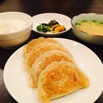 美食小屋 - 