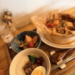 粥cafe fika - 麻辣湯とルーローハン風お粥のセット