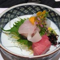 日本料理　筑紫野 - 造り(鯛、烏賊磯辺、鮪、芽物、山葵、紅白、花穂、蝶々） 