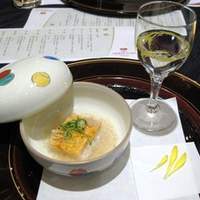 日本料理　筑紫野 - 食前酒（菊見酒）と箸初（芽芋、新米香味煮、雲丹焼、かもじ葱） 