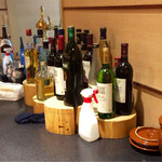 Kushiya Monogatari - お酒が展示してあります