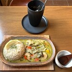 cafe ソノヒノキブン - タイ風グリーンカレーと水出しアイスコーヒー