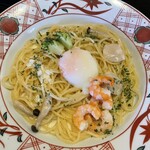 洋麺屋 五右衛門 - 海老と帆立のクリームソース 温玉添え