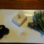 庄庵 - 手作り胡麻豆腐、あしたば、タラ芽、椎茸天ぷら、ムラサキ花豆