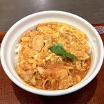 なか卯 - 料理写真:辛旨「赤の親子丼」：620円（期間限定）いつもの親子丼に唐辛子、コチジャン、ヤンニョムジャン。赤というよりオレンジで見た目より辛いよ。