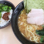武蔵家 - 料理写真:ラーメン並＋のり増し＆ライス