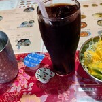 ススマ - ドリンクとサラダ
