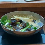 一人鍋しゃぶしゃぶ すうぷ 静岡パルコ - 出し汁は、最安コース以外だと味変用のタレをもらえる