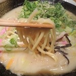 和歌山ちゃんぽん 忠次郎 - しっかりとした麺で食べごたえ抜群です。