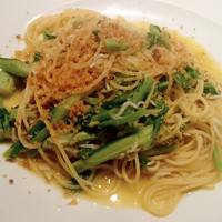 イル・クアドリフォーリオ - 和歌山産しらすとチーマデラーパ(イタリアの菜の花)のオリーブオイルスパゲティ、アンチョビパン粉がけ