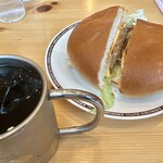 コメダ珈琲店 - 料理写真:アイスコーヒー、自慢のドミグラスバーガー