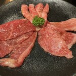 焼肉問屋 牛蔵 - 7種盛のうち後半の三種